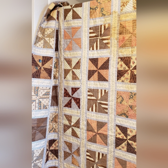 1800s Quilt multiple patterned fabric - Picture 13 of 16